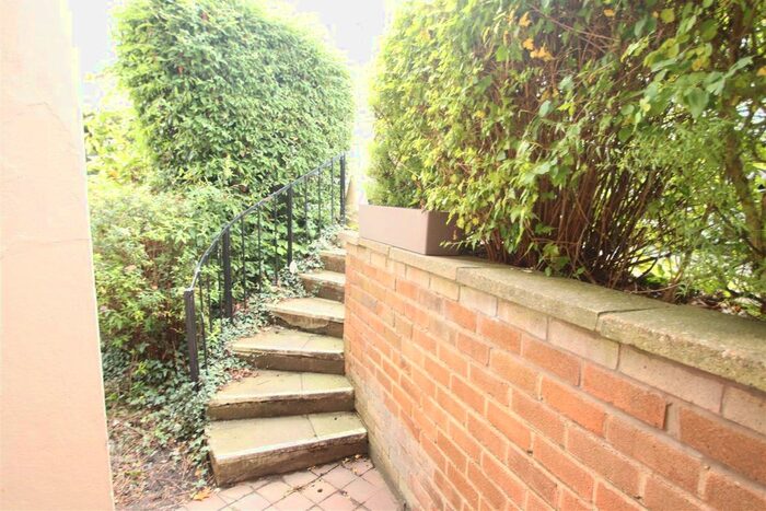 2 Bedroom Flat For Sale In Lordswood Road, Harborne, Birmingham, B17