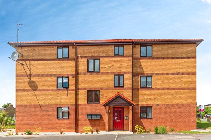 1 Bedroom Flat For Sale In Redwood Grove, Bedford, MK42