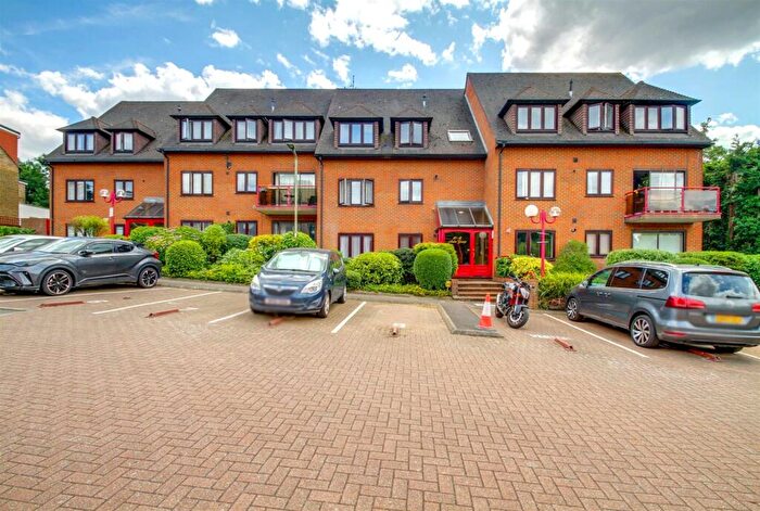 1 Bedroom Flat To Rent In Avenue Road, London, N12