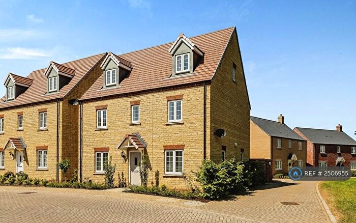 5 Bedroom Detached House To Rent In Redcar Road, Bicester, OX26