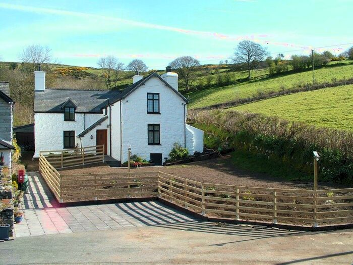 4 Bedroom House To Rent In Ty Nant, Corwen, LL21