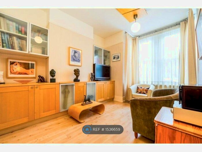 1 Bedroom Terraced House To Rent In Monteagle Avenue, Barking, IG11