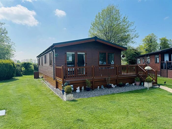 2 Bedroom Property For Sale In Ferry Lane, Higher Ferry, Chester, CH1