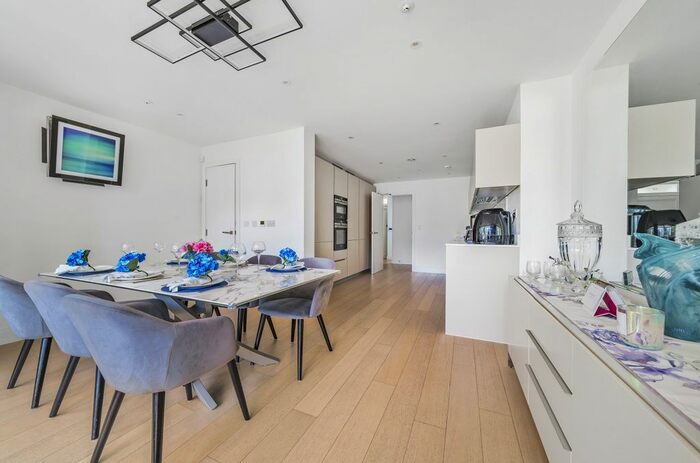 5 Bedroom Semi-Detached House To Rent In Nunhead Green, London, SE15