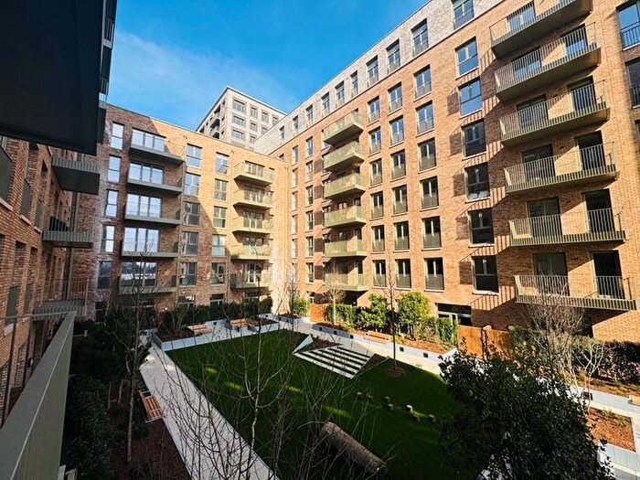 2 Bedroom Flat To Rent In Parkview Avenue, London, NW2