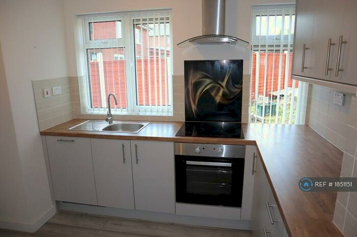 3 Bedroom Semi-Detached House To Rent In Daylands Avenue, Conisbrough, Doncaster, DN12