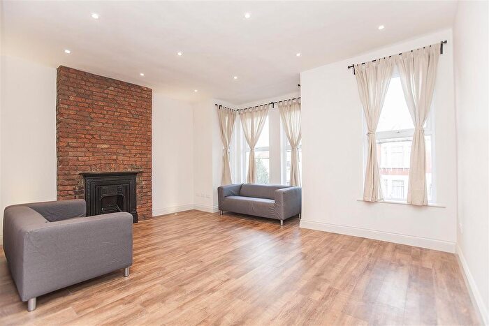 3 Bedroom Flat To Rent In Wightman Road, London, N4
