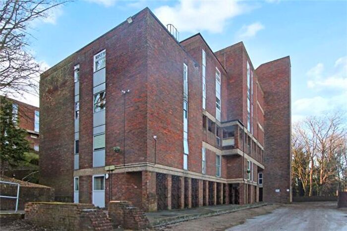 2 Bedroom Apartment To Rent In Downs Road, Luton, Bedfordshire, LU1