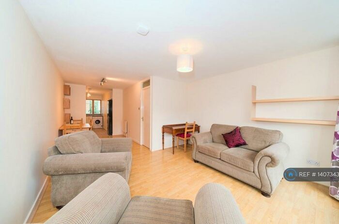 3 Bedroom Flat To Rent In Oakshott Court, London, NW1