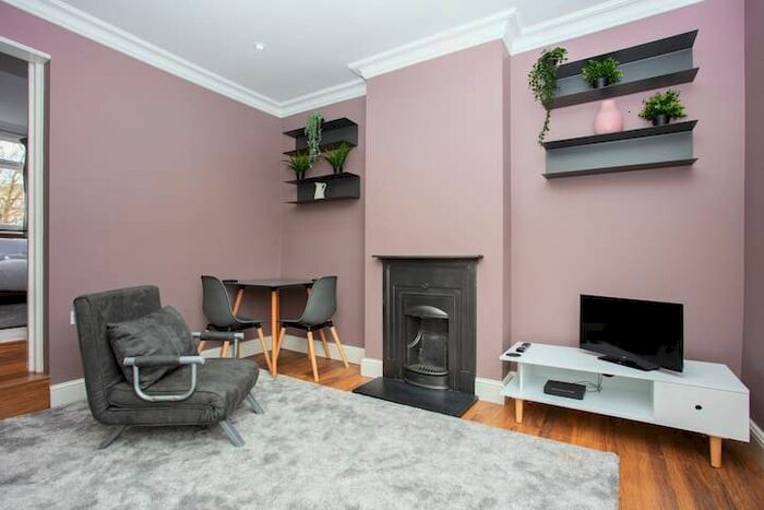 1 Bedroom Flat To Rent In Crescent Grove, London, SW4