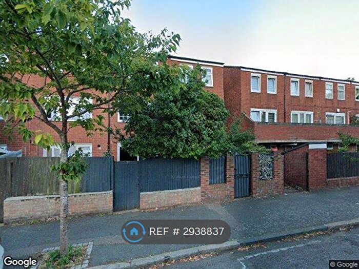 3 Bedroom Terraced House To Rent In Oulton Close, London, E5