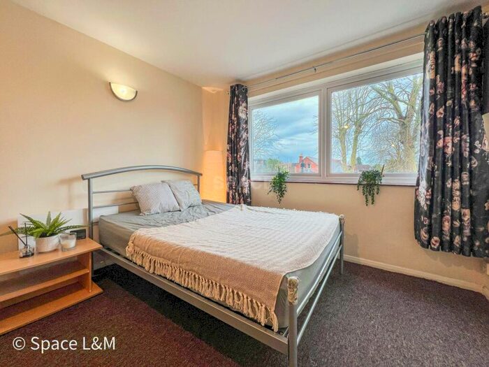 Studio To Rent In Alpha House Flats, Kendrick Road, Reading, Berkshire, RG1