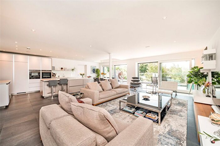 5 Bedroom Detached House For Sale In Lansdowne Road, London, N10