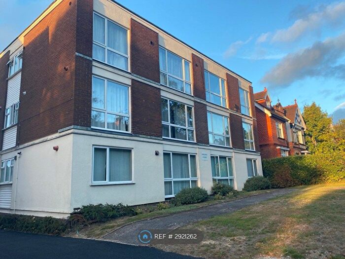 2 Bedroom Flat To Rent In Knights Court, Reigate, RH2