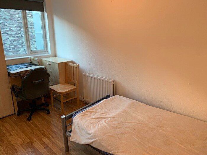 Studio To Rent In Tower Bridge Road, London, SE1