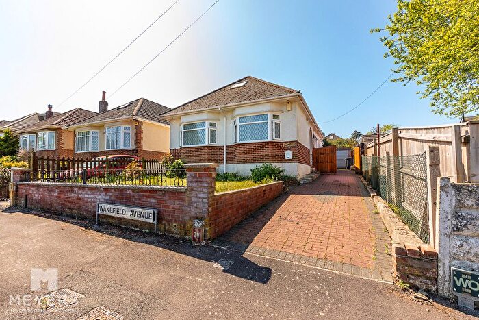 3 Bedroom Detached Bungalow For Sale In Wakefield Avenue, Bournemouth, BH10