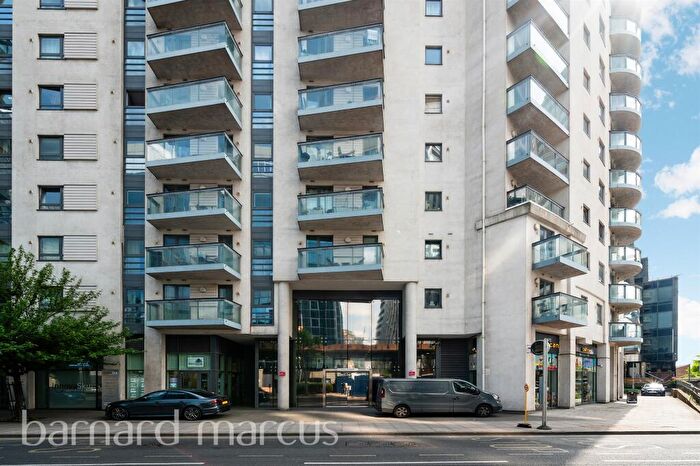 2 Bedroom Apartment For Sale In Limeharbour, London, E14