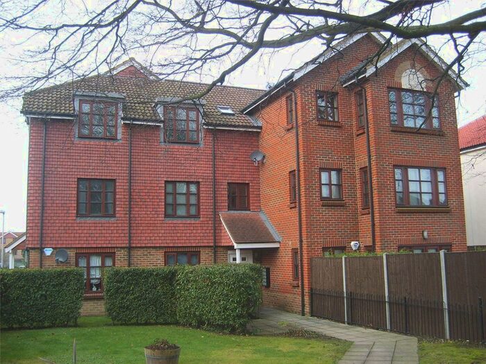2 Bedroom Flat To Rent In Allder Way, South Croydon, Surrey, CR2