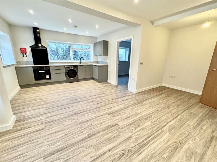 2 Bedroom Property To Rent In High Street, Cubbington, CV32