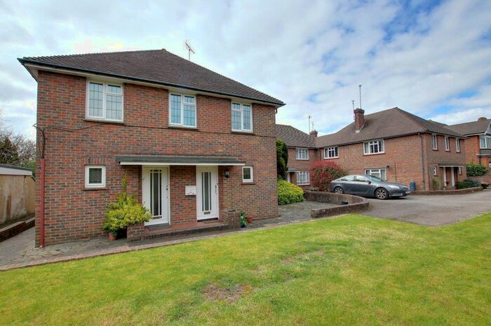 3 Bedroom Flat To Rent In Buckingham Court, Warren Road, Worthing, West Sussex, BN14