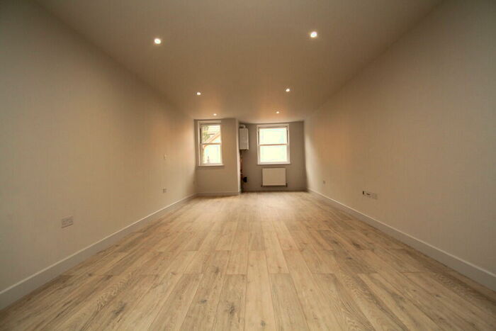 Apartment To Rent In Roman Road, London, E3