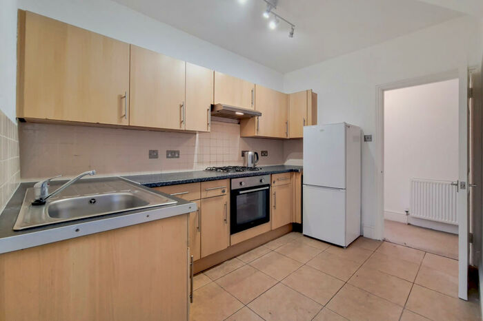 2 Bedroom Detached House To Rent In Sandhurst Market, London, SE6