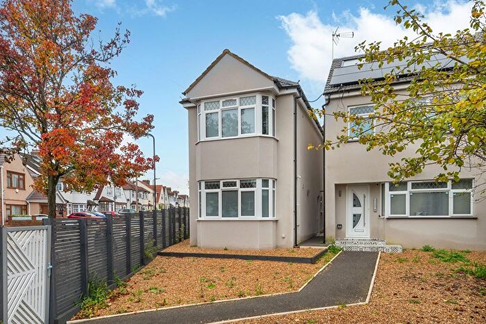 Studio To Rent In Drowning Drive, Greenford, UB6