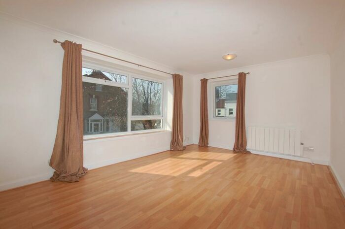 2 Bedroom Flat To Rent In Maple Road, London, SE20