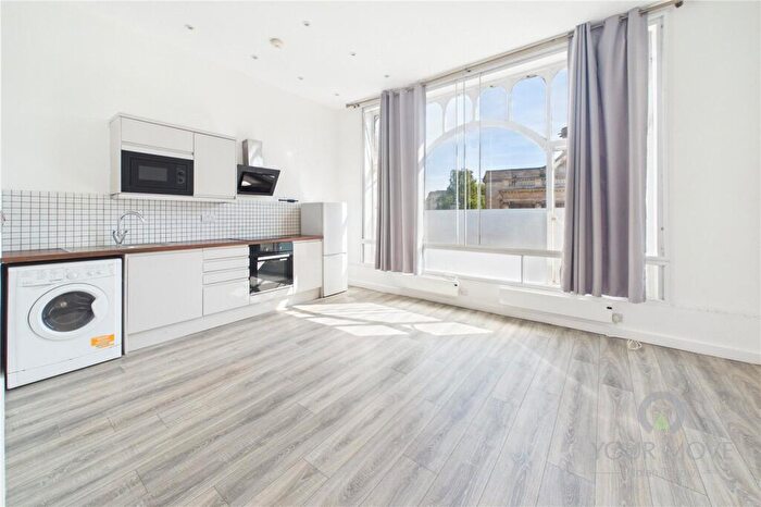 1 Bedroom Flat To Rent In Drapery, Northampton, Northamptonshire, NN1