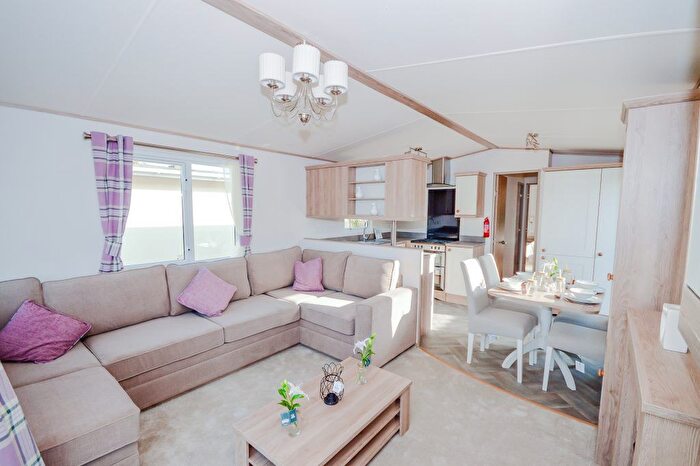 2 Bedroom Mobile/park Home For Sale In Corton, NR32
