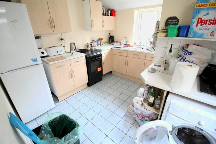 4 Bedroom Property To Rent In Dogfield Street, Cathays, Cardiff CF24