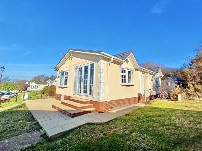 2 Bedroom Park Home For Sale In South Coast Road, Peacehaven, BN10