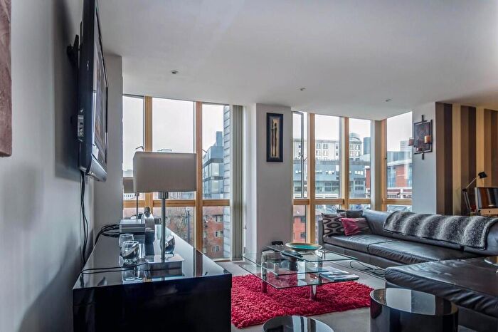 2 Bedroom Apartment To Rent In Canal Wharf, Birmingham, B1