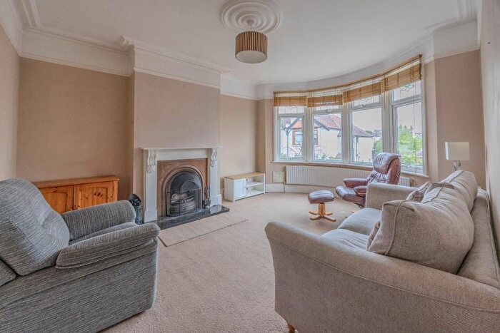 2 Bedroom Flat To Rent In Sandleigh Road, Leigh-On-Sea, SS9