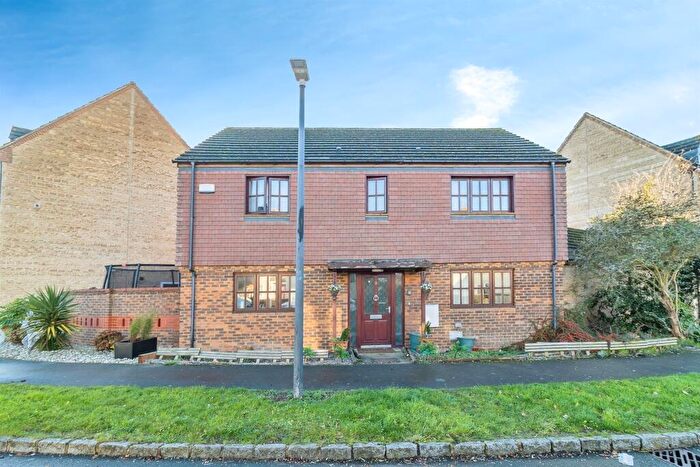 4 Bedroom Detached House For Sale In Goldhawk Road, Monkston Park, Milton Keynes, MK10