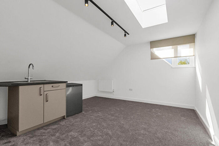 Studio To Rent In *** All Bills Are Included *** Fully Refurbished Flat - In Barnet, EN5