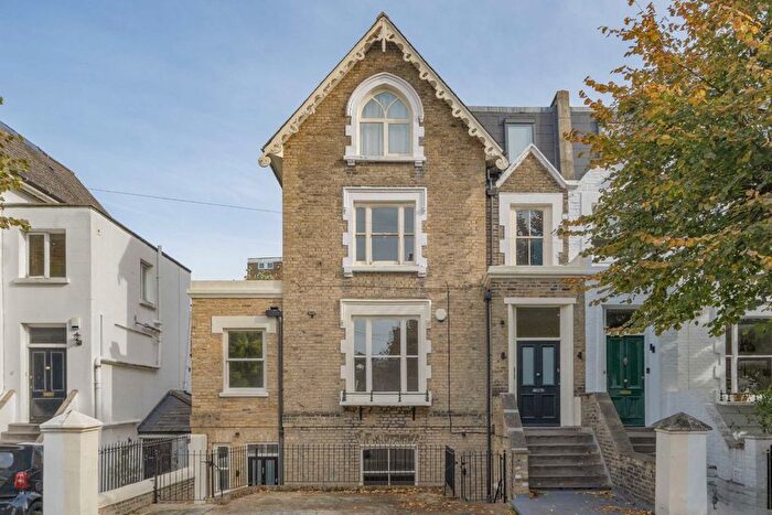 4 Bedroom Flat To Rent In St. Stephens Avenue, London, W12