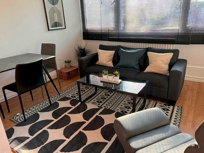 2 Bedroom Flat To Rent In Shepard House, Clapham Junction, SW11