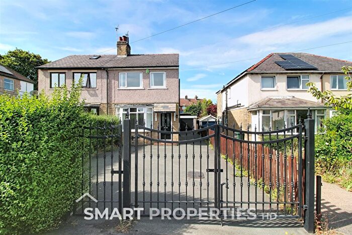 3 Bedroom Semi-Detached House To Rent In Long Lane, Huddersfield, HD5