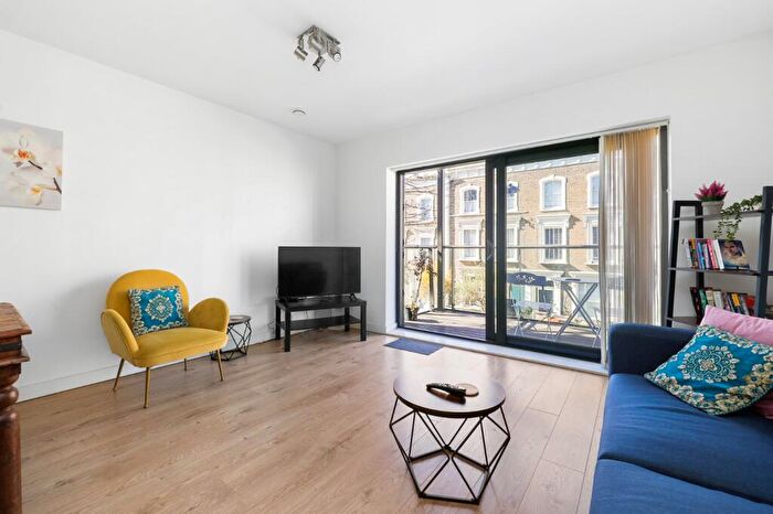 3 Bedroom Flat To Rent In Town Apartments, Allcroft Road, NW5