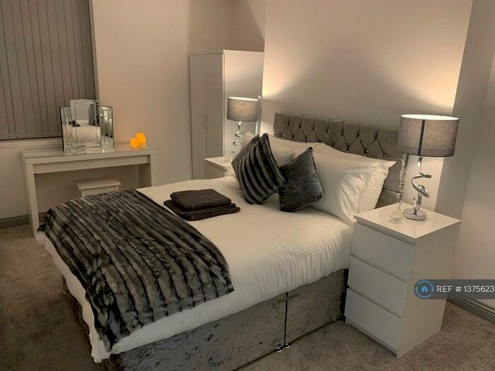 2 Bedroom Flat To Rent In Bertram Road, Bradford, BD8