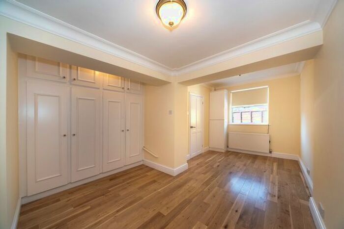 1 Bedroom Flat To Rent In St. Margarets Road, St. Margarets, Middx, TW1