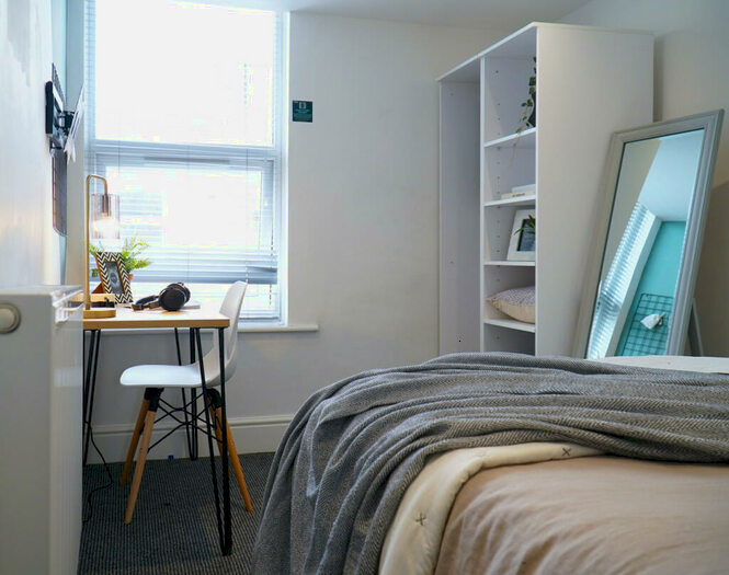 5 Bedroom House To Rent In Claremont Road, Manchester, Manchester, M14