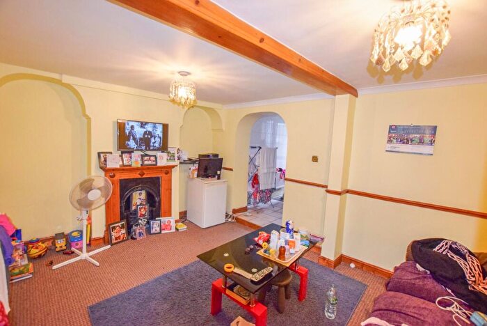 2 Bedroom Flat For Sale In Eglinton Hill, Shooters Hill, London, SE18