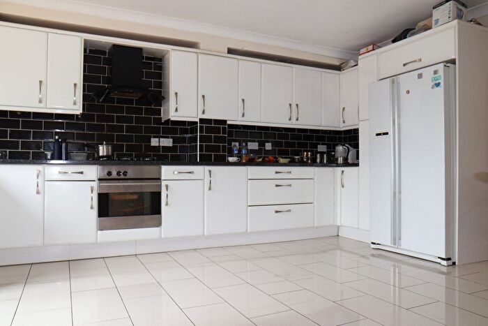 5 Bedroom Semi-Detached House To Rent In Halfway Avenue, LU4