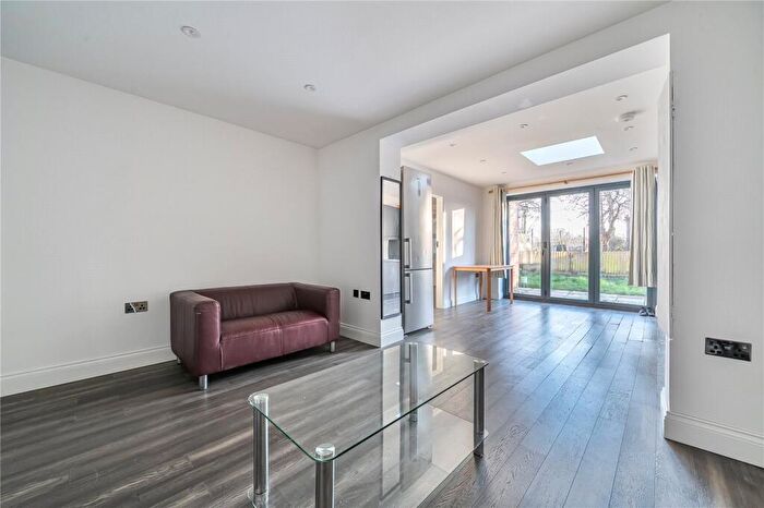2 Bedroom Maisonette For Sale In Farndale Avenue, Palmers Green, London, N13