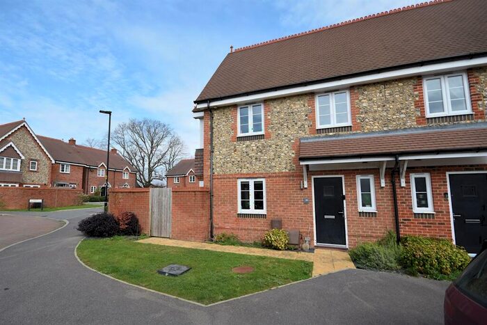 2 Bedroom End Of Terrace House To Rent In Oak Tree Close, Rowland's Castle, PO9