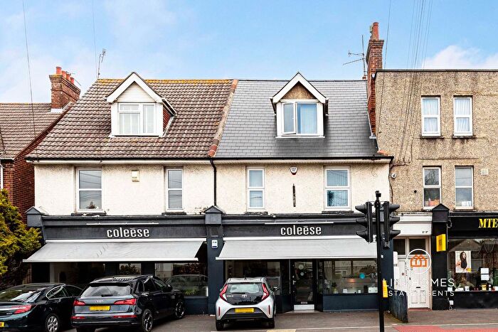 2 Bedroom Flat For Sale In Tatnam Crescent, Poole, BH15