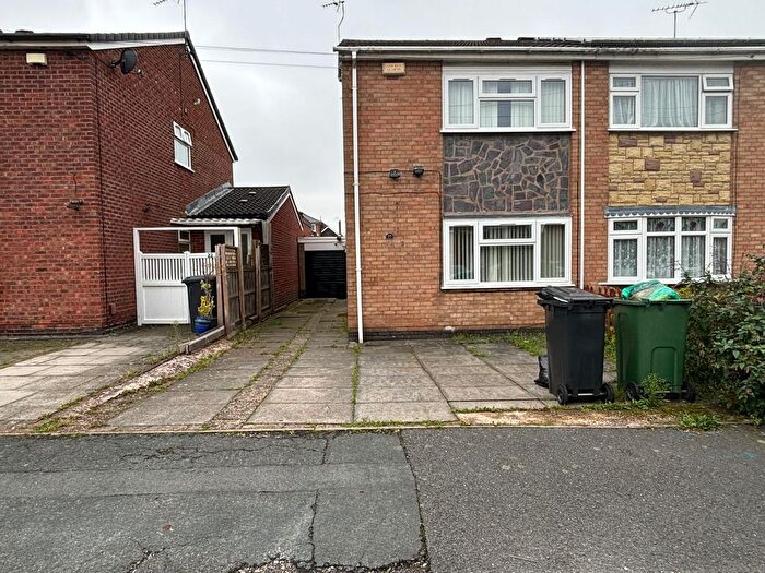 3 Bedroom Semi-Detached House To Rent In Pinewood Avenue, Leicester, LE4