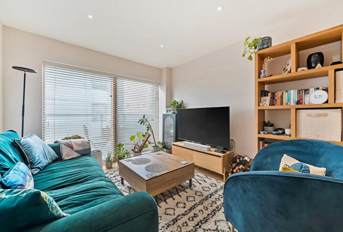 1 Bedroom Flat For Sale In Streatham High Road, London, SW16